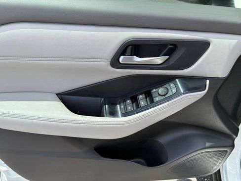 Certified 2023 Nissan Rogue SV w/ SV Premium B Package FWD image 12