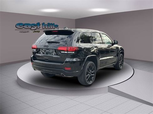 Certified 2022 Jeep Grand Cherokee Laredo X image 3