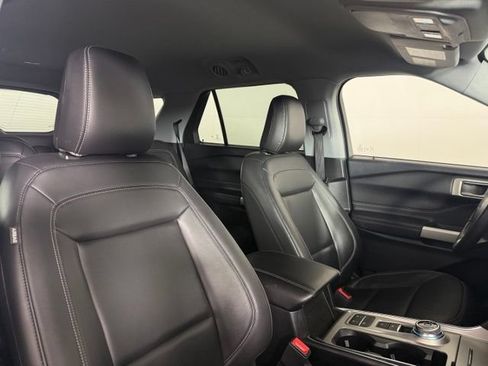 Used 2023 Ford Explorer XLT w/ Equipment Group 202A RWD image 18