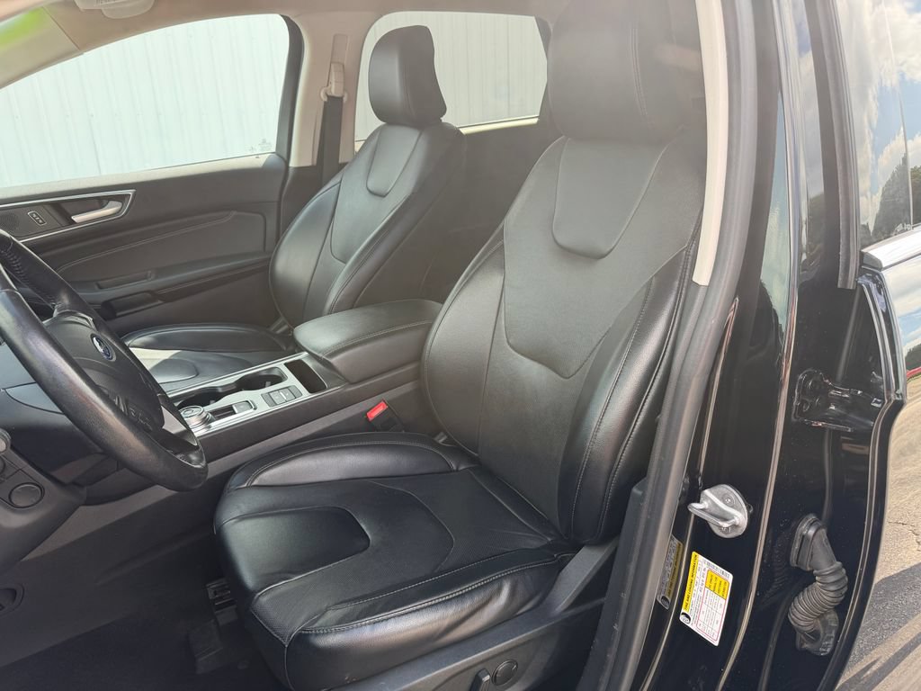 Used 2022 Ford Edge Titanium w/ Equipment Group 301A AWD/4WD image 21