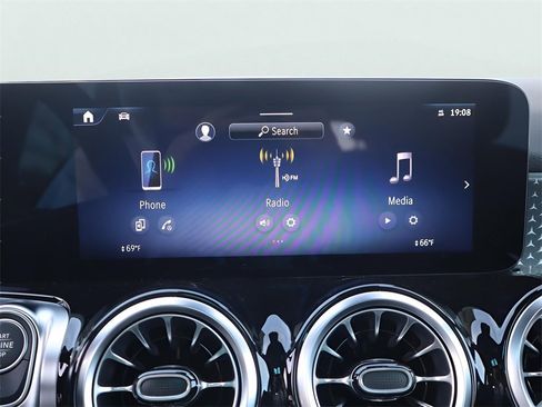 New 2026 Mercedes-Benz GLB 250 4MATIC image 50