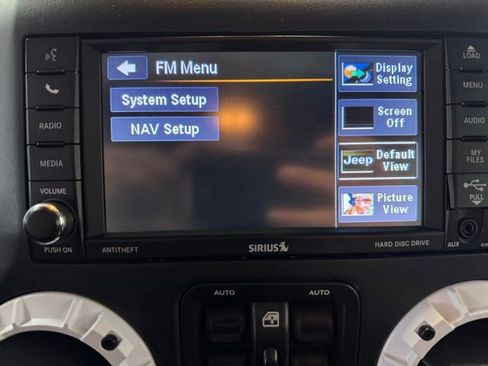 Used 2018 Jeep Wrangler Unlimited Sahara image 13