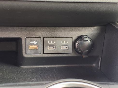 Used 2023 Toyota Highlander XLE image 27