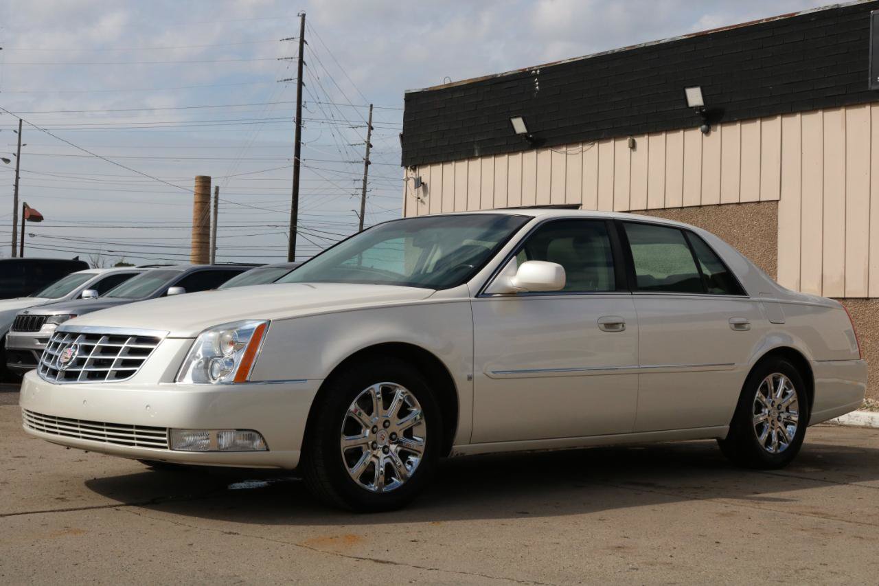 Used 2009 Cadillac DTS w/ Sun And Sound Package FWD image 17