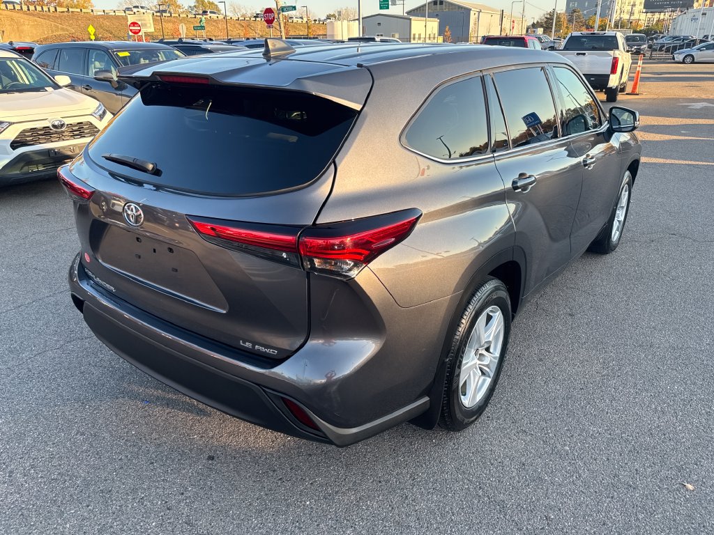 Used 2022 Toyota Highlander LE AWD/4WD image 9