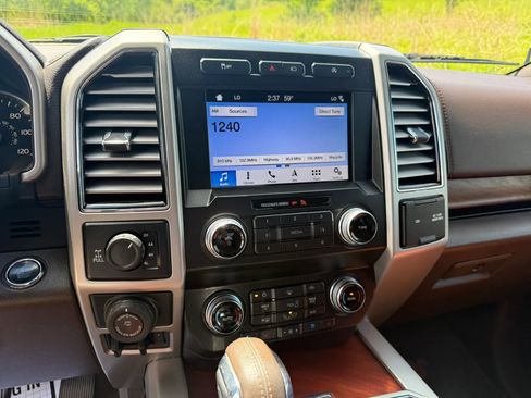 Used 2019 Ford F150 King Ranch w/ Equipment Group 601A Luxury AWD/4WD image 17