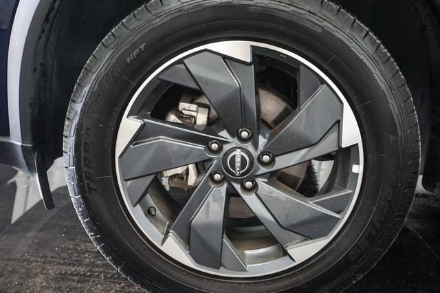 Used 2025 Nissan Rogue SV FWD image 3