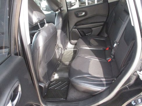 Used 2018 Jeep Compass Latitude w/ Popular Equipment Group image 5