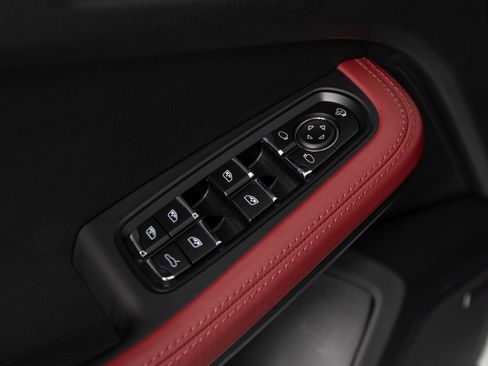 Certified 2024 Porsche Macan AWD/4WD image 21