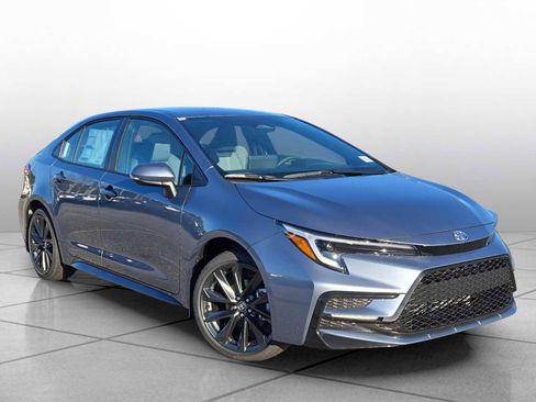 Used 2026 Toyota Corolla SE w/ SE Package image 3