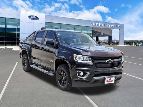 Used 2017 Chevrolet Colorado Z71 w/ Z71 Midnight Edition AWD/4WD image 6