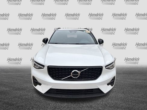 Used 2025 Volvo XC40 B5 Plus image 3