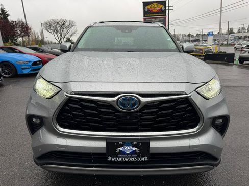 Used 2022 Toyota Highlander Platinum image 3