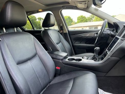 Used 2017 INFINITI Q50 2.0t w/ Moonroof Package RWD image 24