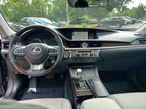 Used 2018 Lexus ES 350 w/ Luxury Package w/Wood Trim FWD image 12