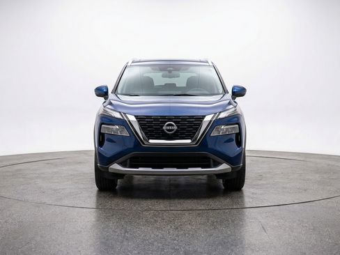 Used 2025 Nissan Rogue SV AWD/4WD image 2