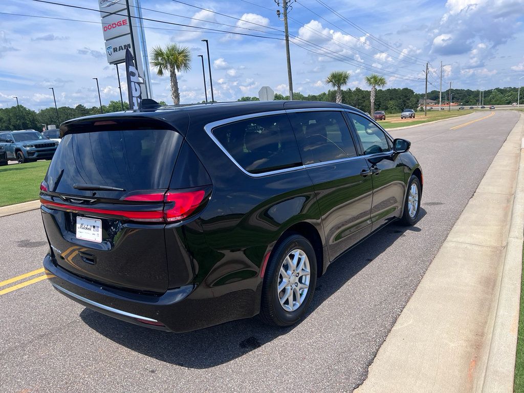New 2027 Chrysler Pacifica Select w/ Family Tech Group FWD image 7