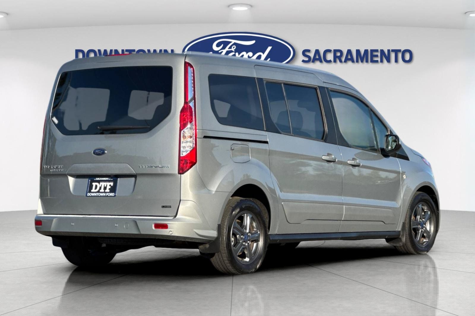 Certified 2023 Ford Transit Connect Titanium FWD image 3