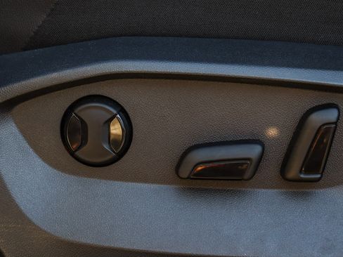 Used 2022 Volkswagen Tiguan SE w/ Panoramic Sunroof Package image 21