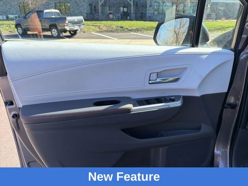 Used 2022 Toyota Sienna XSE w/ XSE Plus Package image 12
