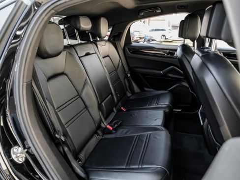 Used 2020 Porsche Cayenne S image 34