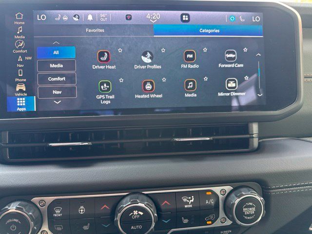Used 2025 Jeep Gladiator Mojave AWD/4WD image 23