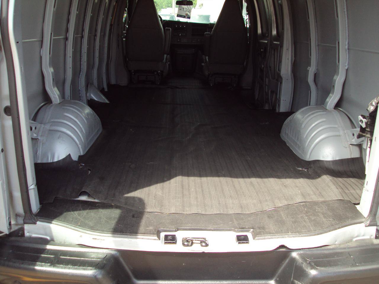 Used 2021 Chevrolet Express 3500 Extended w/ Driver Convenience Package RWD image 8