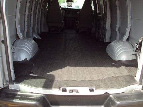 Used 2021 Chevrolet Express 3500 Extended w/ Driver Convenience Package RWD image 8