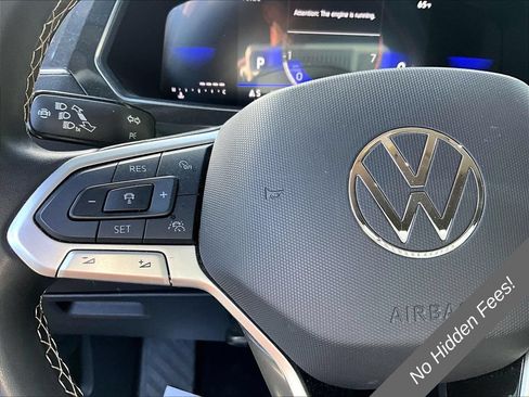 Used 2024 Volkswagen Tiguan SE FWD image 16