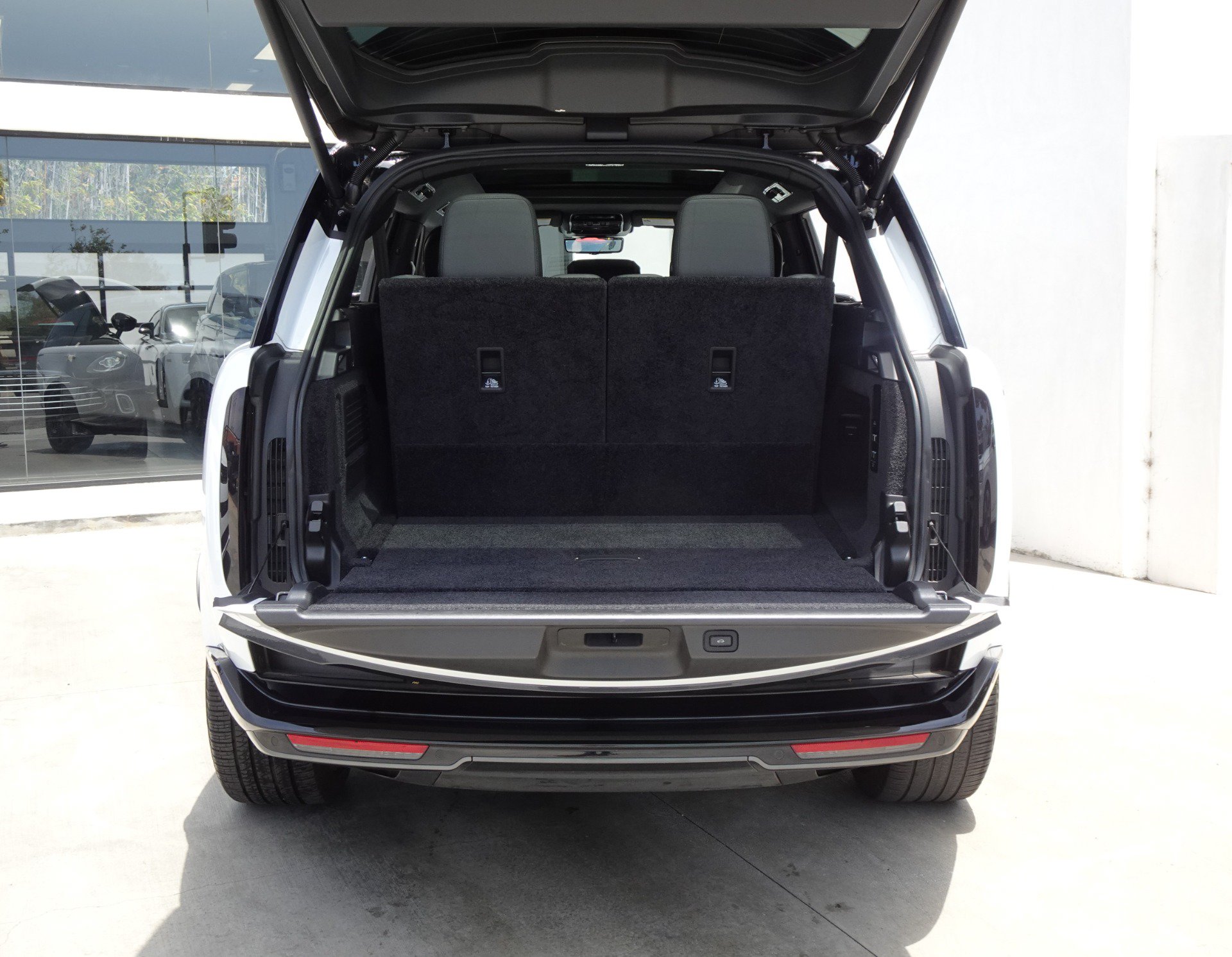 Used 2023 Land Rover Range Rover Long Wheelbase SE AWD/4WD image 6