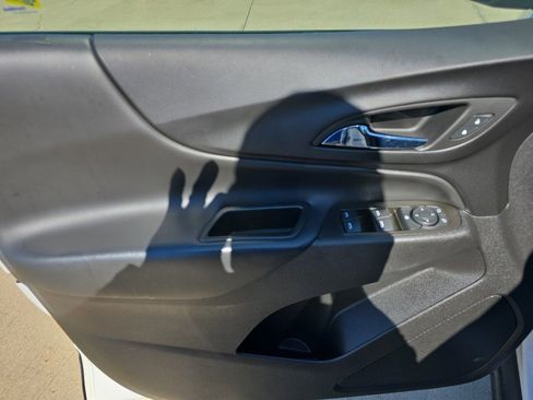 Used 2023 Chevrolet Equinox LT w/ LPO, Floor Liner Package image 18