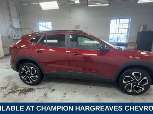 Used 2025 Chevrolet Trax RS w/ Driver Confidence Package image 11