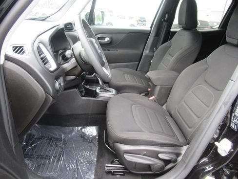 Used 2020 Jeep Renegade Latitude FWD image 18