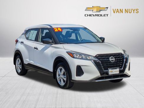 Used 2024 Nissan Kicks S FWD image 3