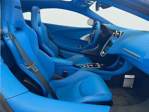 Used 2022 McLaren GT RWD image 25