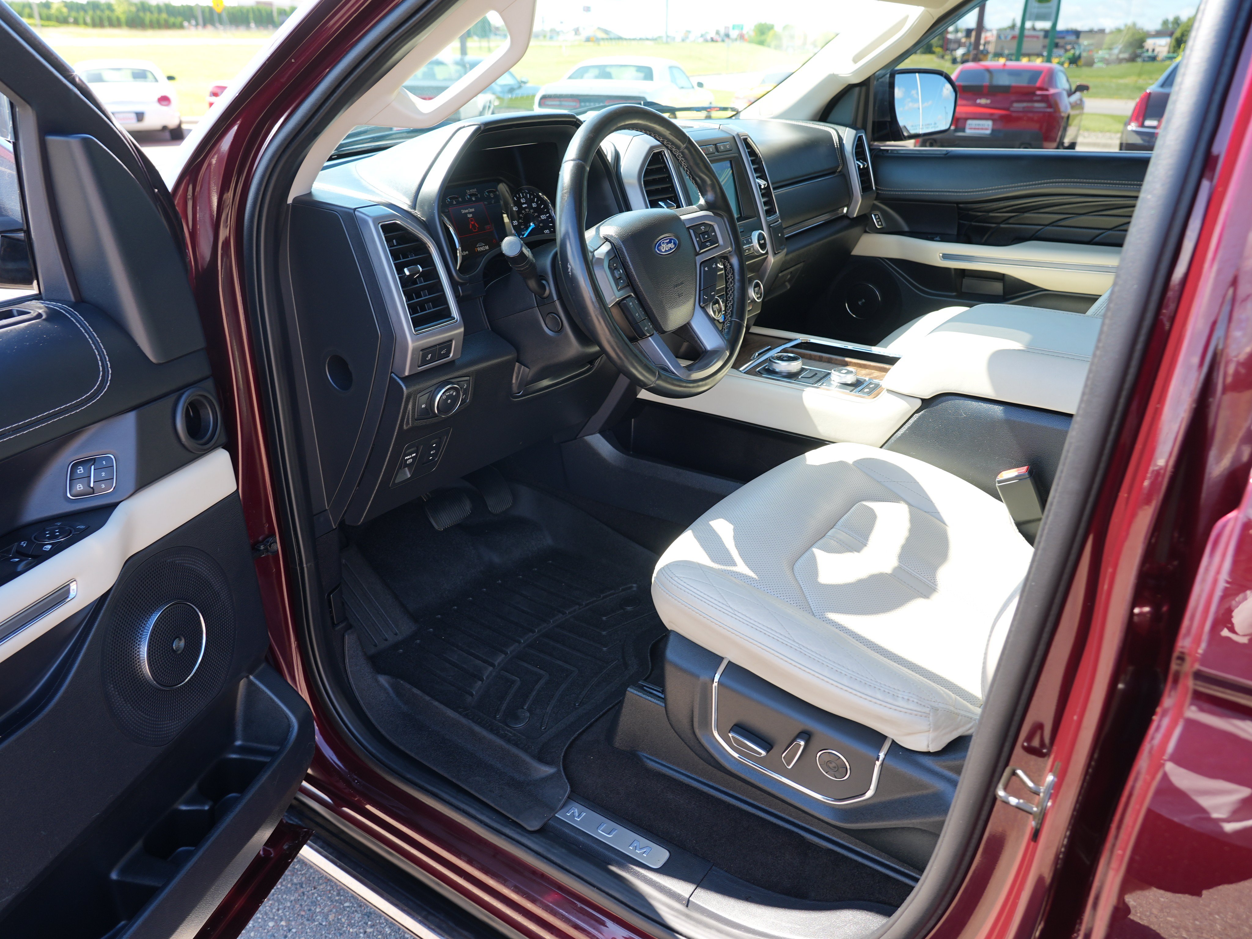 Used 2020 Ford Expedition Platinum AWD/4WD image 13