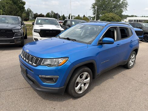 Used 2017 Jeep Compass Latitude w/ Popular Equipment Group FWD image 20