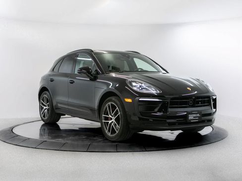 Certified 2023 Porsche Macan S AWD/4WD image 9