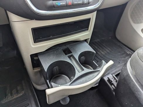 Used 2018 Dodge Grand Caravan SE image 16