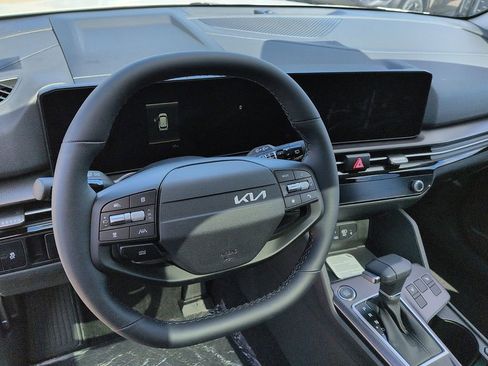 New 2026 Kia Sportage EX FWD image 9