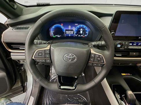 Used 2025 Toyota Grand Highlander image 11