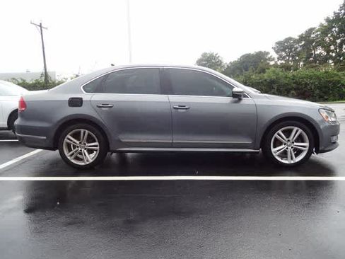 Used 2012 Volkswagen Passat TDI SE FWD image 5