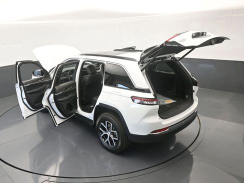 Used 2025 Jeep Grand Cherokee Limited image 61