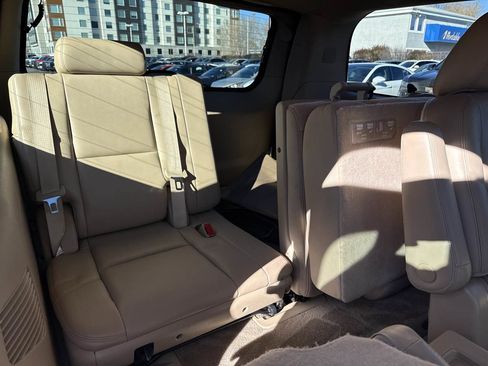 Used 2013 Cadillac Escalade Premium image 19