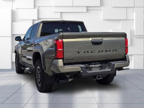 Used 2024 Toyota Tacoma TRD Off-Road w/ TRD Off Road Premium Package AWD/4WD image 5