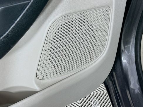 Certified 2023 Chrysler Pacifica Touring-L FWD image 28