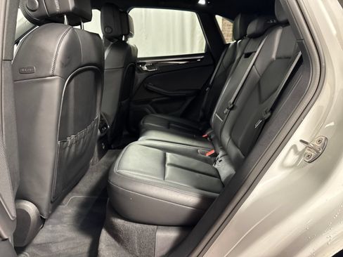 Used 2024 Porsche Macan AWD/4WD image 5