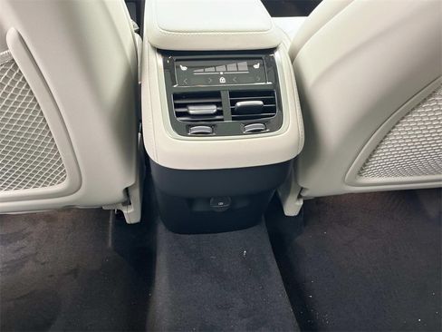 Certified 2026 Volvo XC90 B6 Ultra AWD/4WD image 17