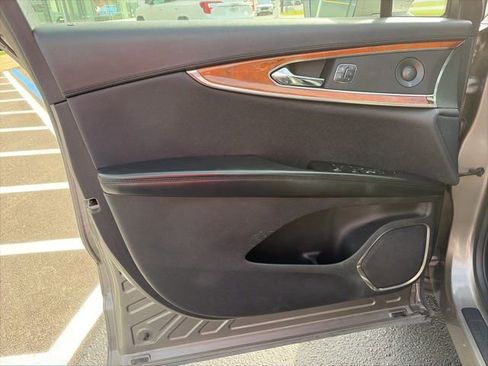 Used 2016 Lincoln MKX Reserve w/ Technology Package image 10