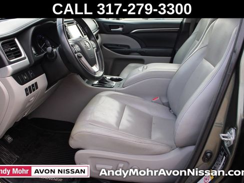 Used 2014 Toyota Highlander Limited AWD/4WD image 17